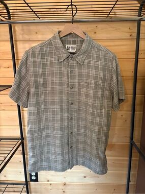 Marmot Men's Short-Sleeve Plaid Button-Down Shirt in Sage Green